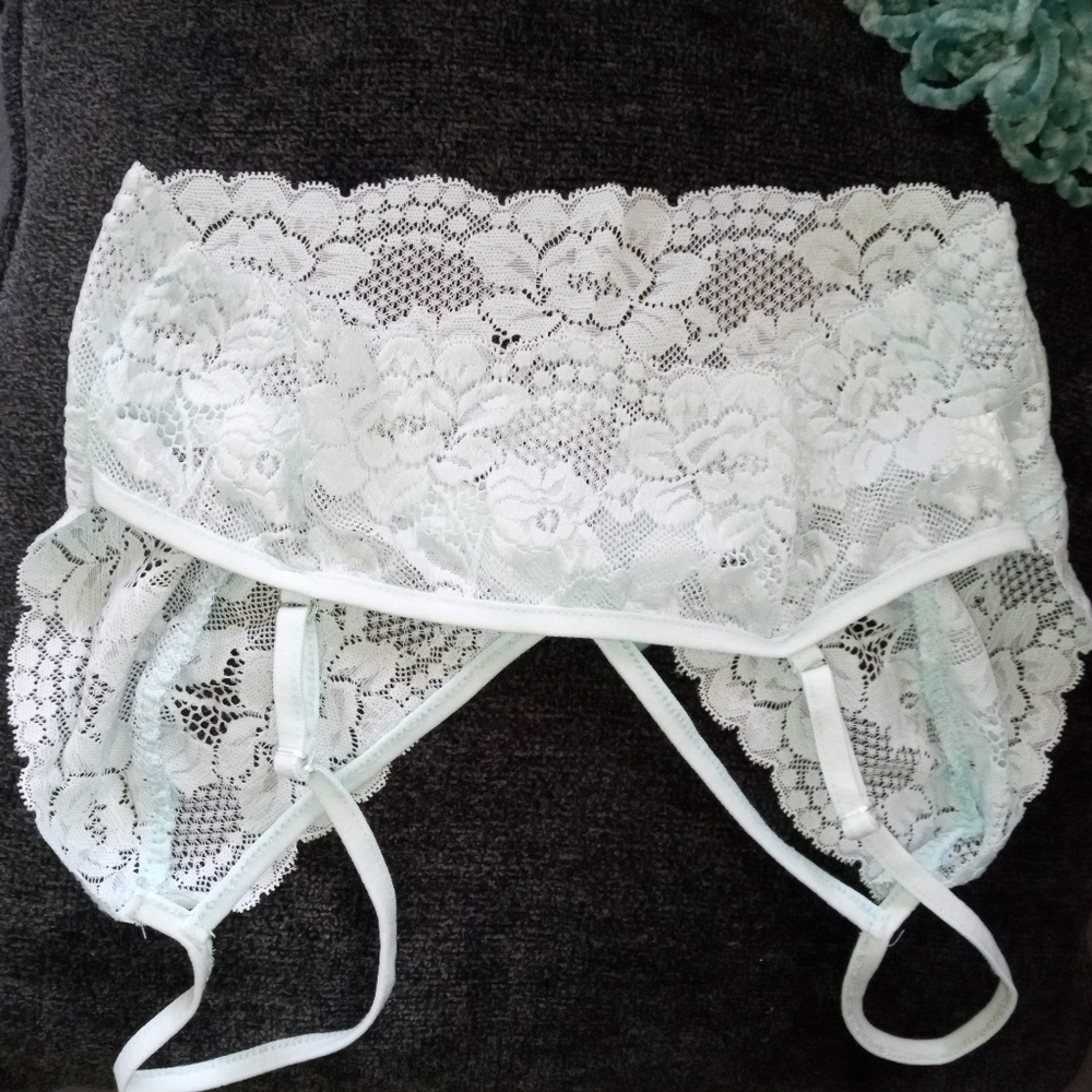 Lace Bralette - Picture 4 of 6